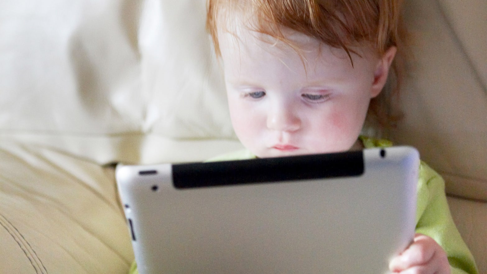 Dete i TV (tablet, mobilni)