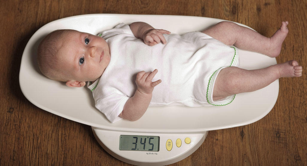 Kako beba dobija na težini po rođenju